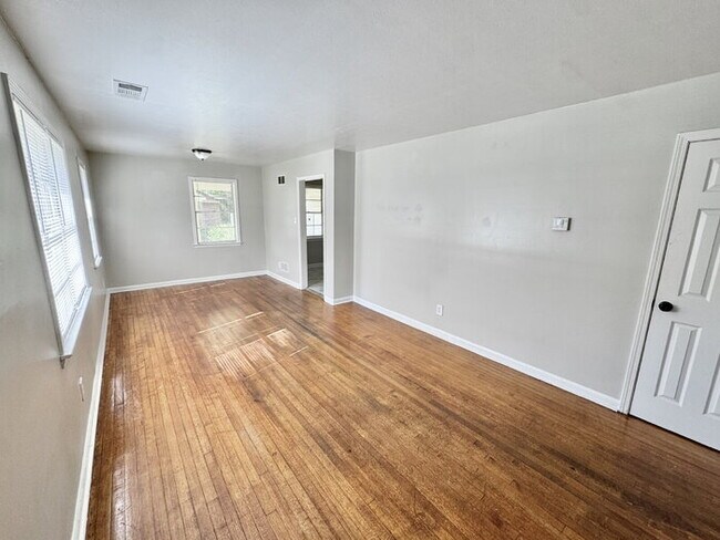 Foto del edificio - 3176 Beauchamp Dr