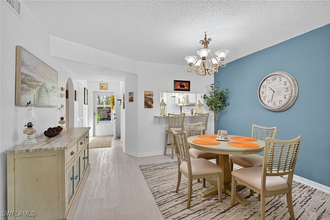 Foto del edificio - 705 Augusta Blvd