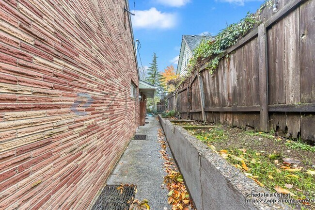 Building Photo - 242 NE 61st Ave