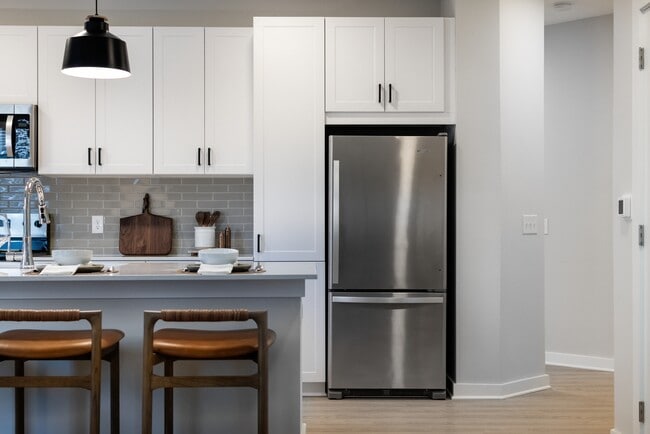 Kitchen with stainless steel appliances - Avalon Lake Norman