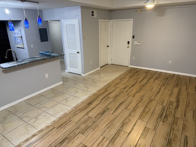 Building Photo - 2950 Viscaya Pl