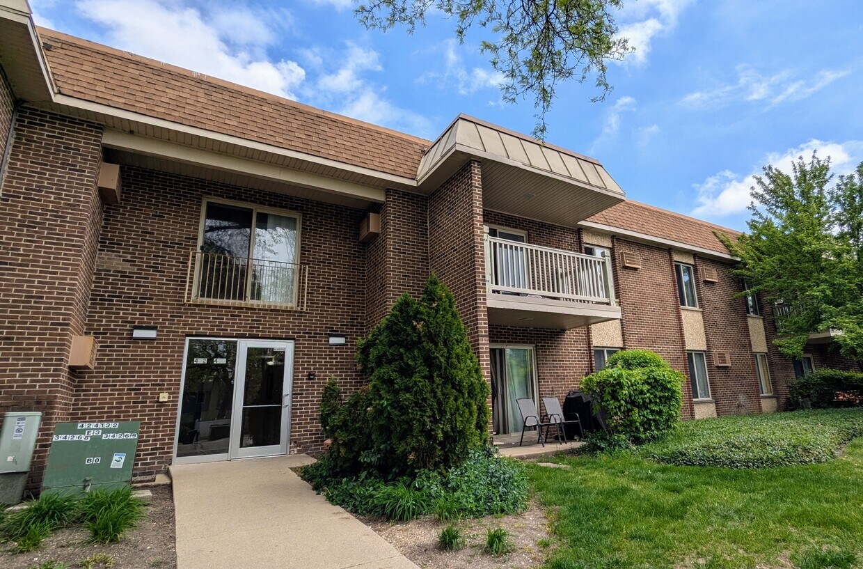 Foto principal - 432 N Wilke Rd