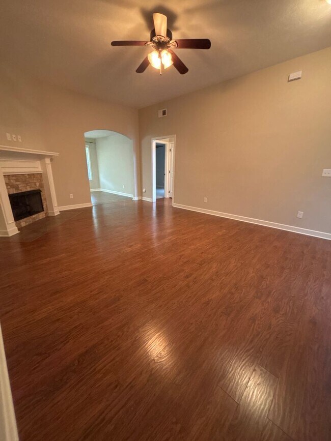 Building Photo - 322 Hidden Springs Ln