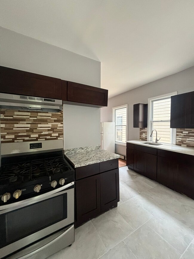 Building Photo - 261 N 19th St