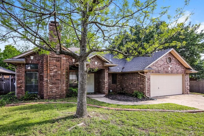 Foto del edificio - 2700 Shady Tree Ln