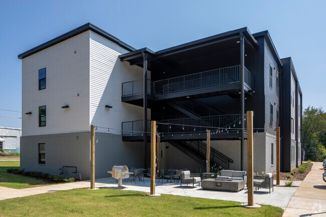 Building Photo - Avenue 6 - Luxury Apartments Downtown Hunt...