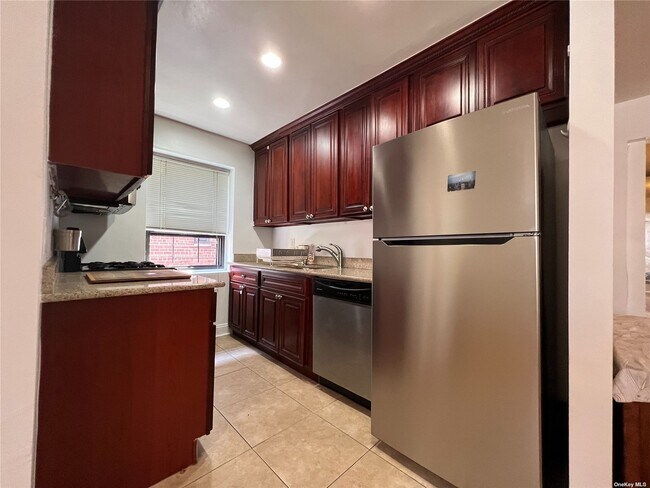 Foto del edificio - 83-75 118th St