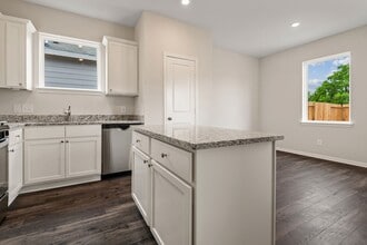 Building Photo - 363 Kingston Wy