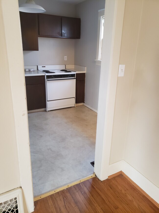 Kitchen - 2027 Ridge Ave