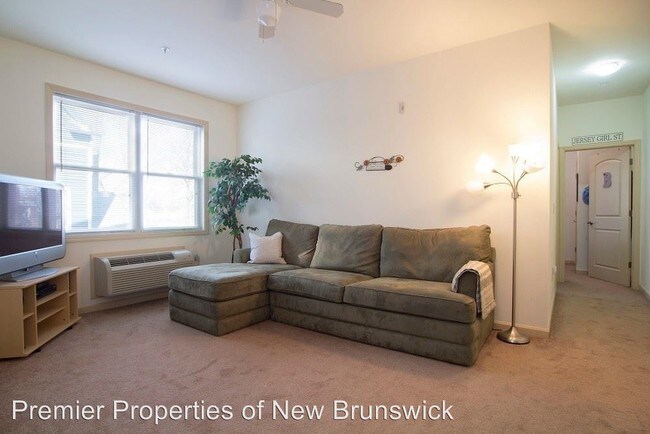 Building Photo - 2 br, 1 bath Room For Rent - 15 Union Street