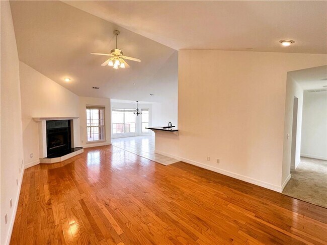 Building Photo - 5242 S 60th Pl