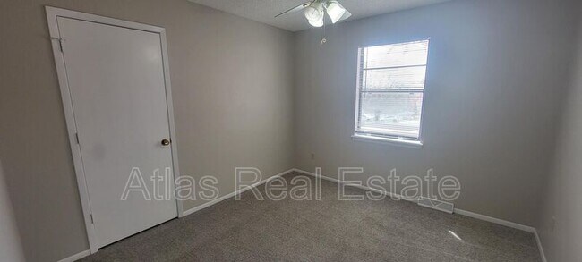 Foto del edificio - 17204-17206 E 48th Terrace S