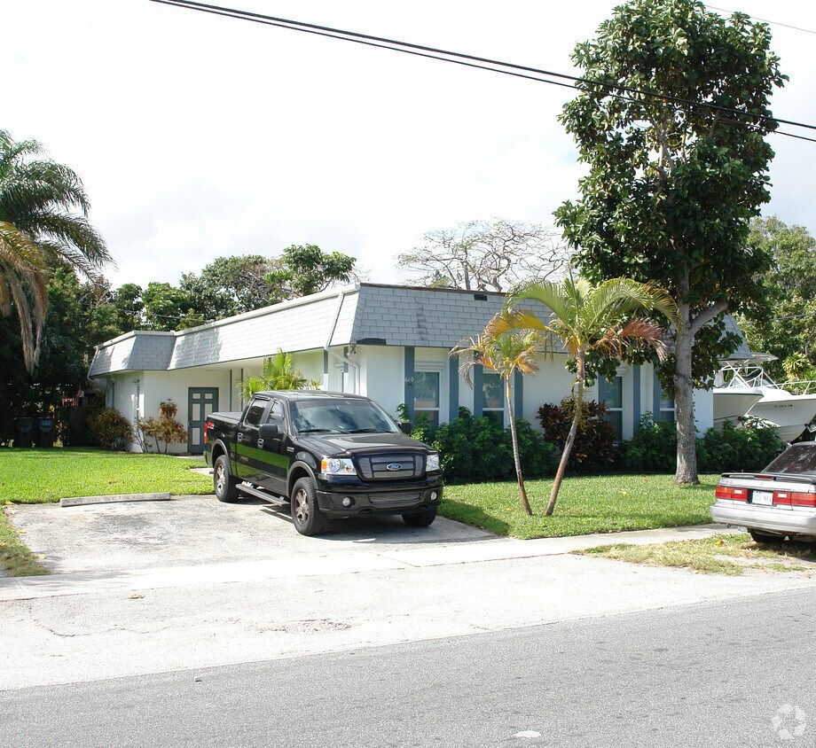 Primary Photo - 610 SW 2nd Ave