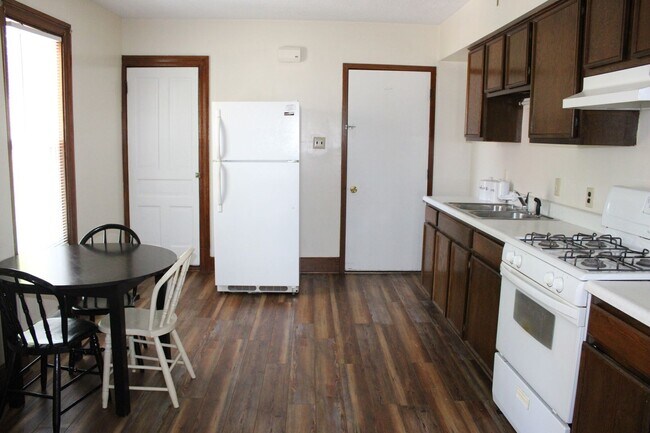 Building Photo - 127 Hanover St
