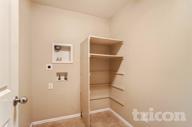 Foto del edificio - 1570 Edenbridge Dr