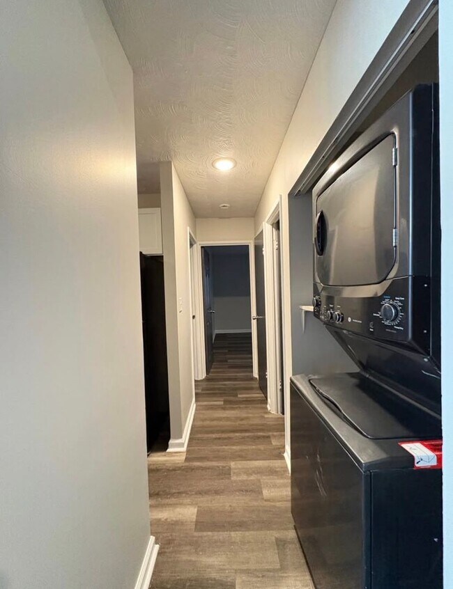 Foto del edificio - Experience Luxury Living at Bellagio Living I: Modern Apartments in Lawrence, Indiana