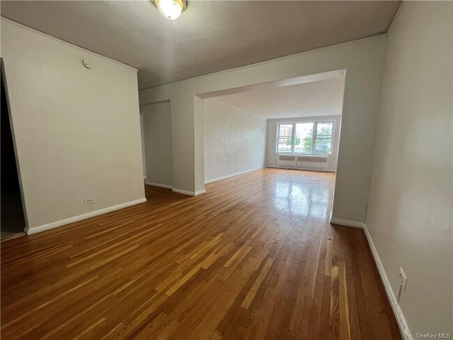 Building Photo - 900 Lydig Ave