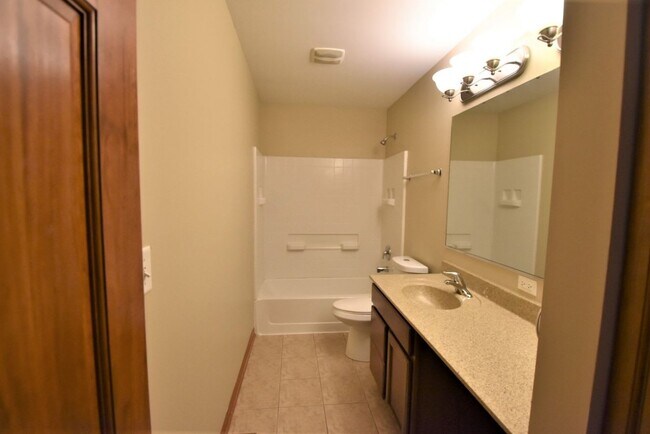 Building Photo - 4 Beds 3 Baths