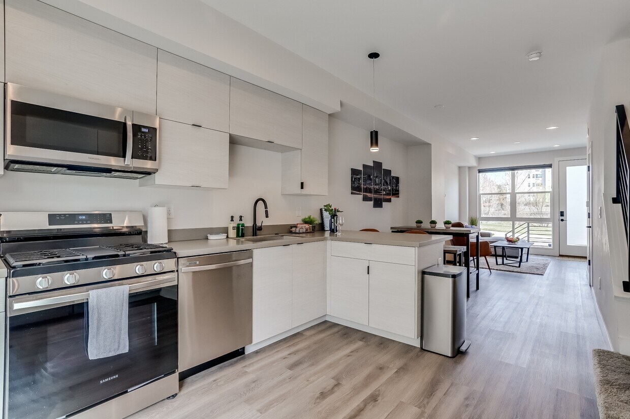 Foto principal - 3488 W 12th Ave