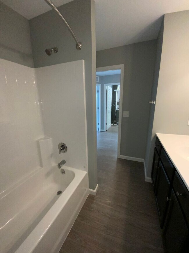 Foto del edificio - 200 Larkspur Ln