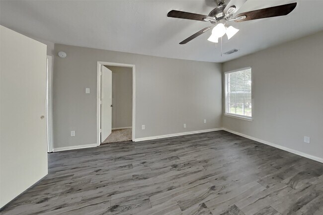 Foto del edificio - 3143 Rainpark Ln