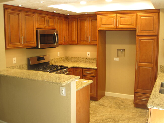 KITCHEN - 10071 San Juan Ct