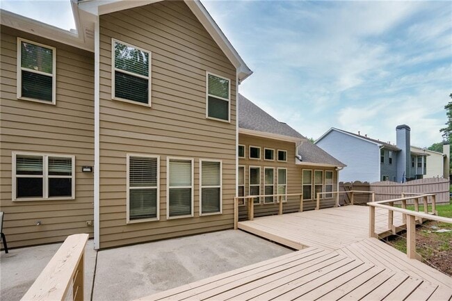 Building Photo - 3999 Grand Park Dr NE
