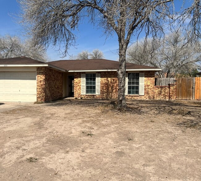 Building Photo - 1555 Nogalitos St