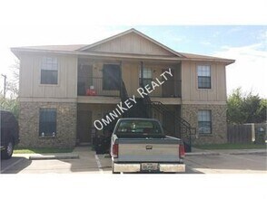 Building Photo - 504 Kings Way Dr