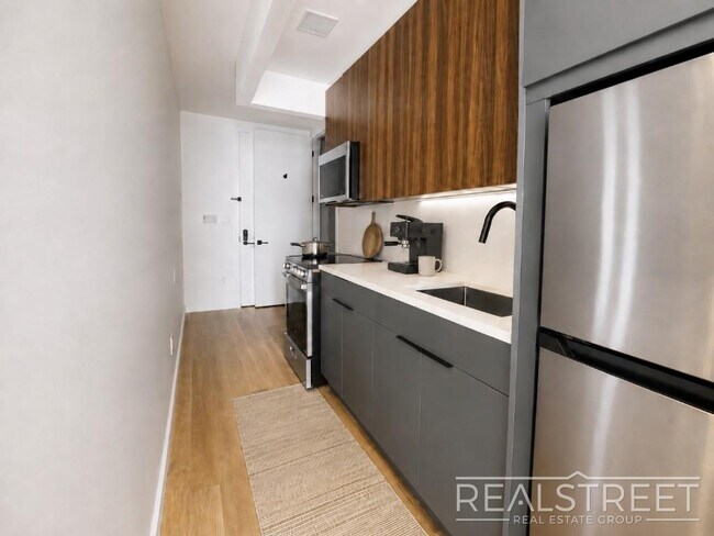 Foto del edificio - Two Bed Two Bath with Balcony!