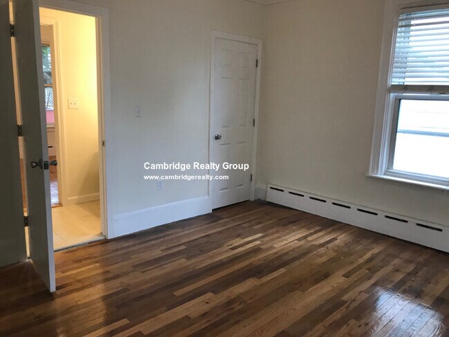 Foto del edificio - 48 Cameron Ave