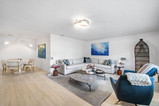 Foto del edificio - 5903 N Ocean Blvd