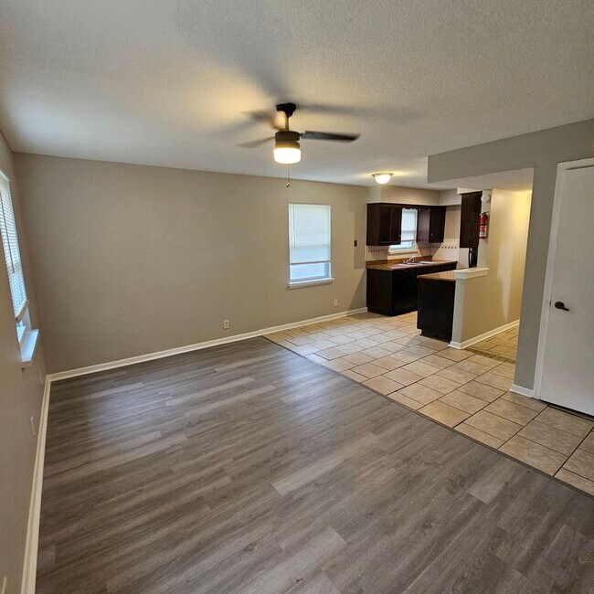 Foto del edificio - Cozy 2/1 with a Garage in Raytown!