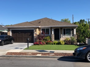 Building Photo - 218 Bradford Dr