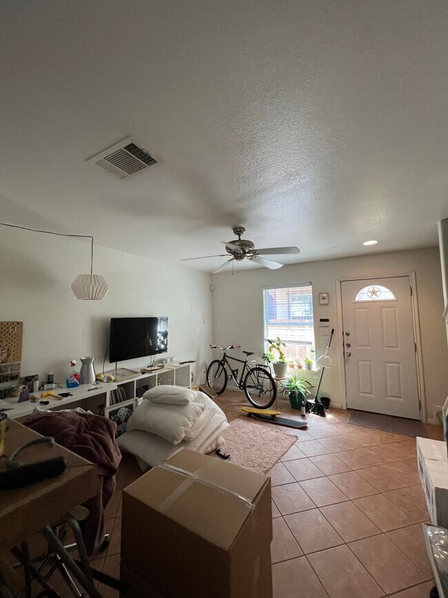 Foto del edificio - 5409 Evans Ave