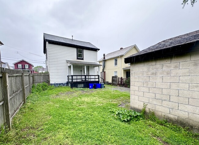 Building Photo - 928 Temple Ave