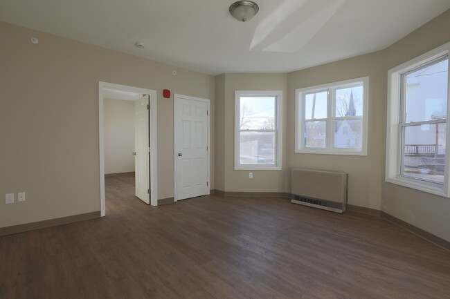 Building Photo - 461 Beech St