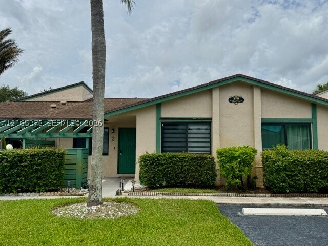 Foto del edificio - 450 Lakeview Dr
