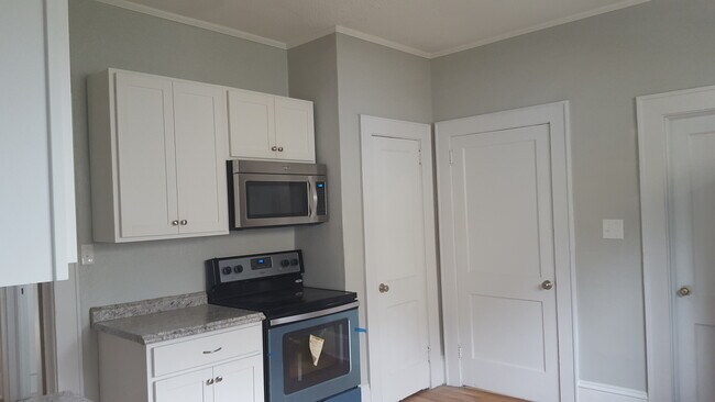 Building Photo - 4 Bedroom in Wesley Heights