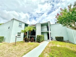 Building Photo - 2830 Somerset Park Dr