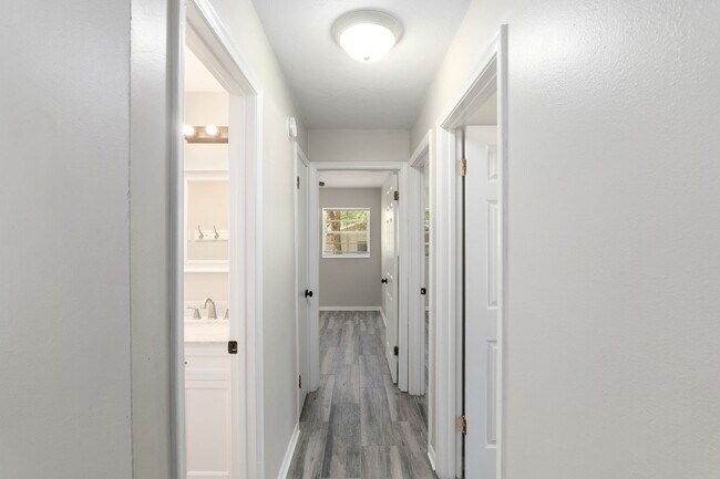 Foto del edificio - 605 NW 9th Cir