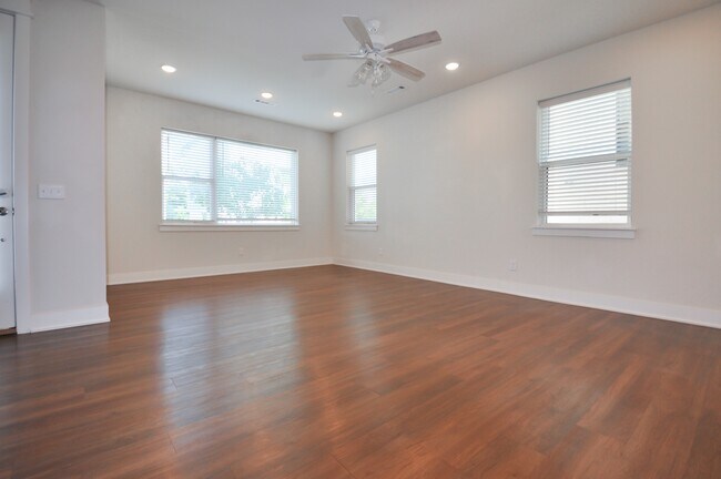 Foto del edificio - 605 Whitham Ave