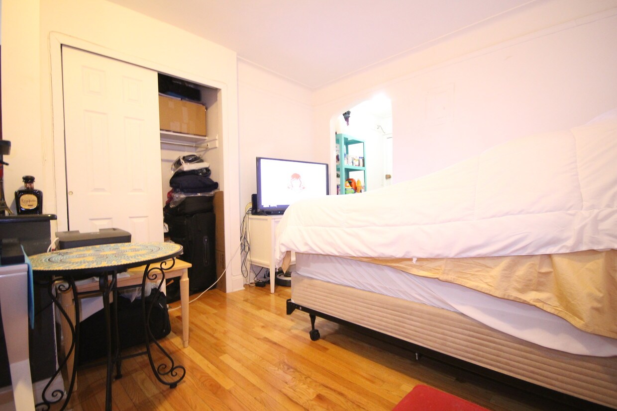 Foto del edificio - 328 E 52nd St