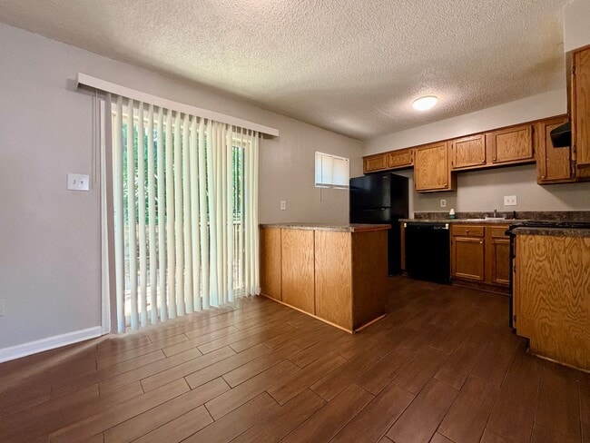 Building Photo - 684 Hobbs Dr
