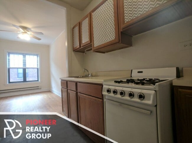 Foto del edificio - 622 W Cornelia Ave