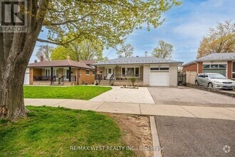 Building Photo - 17 Forest Path Ct