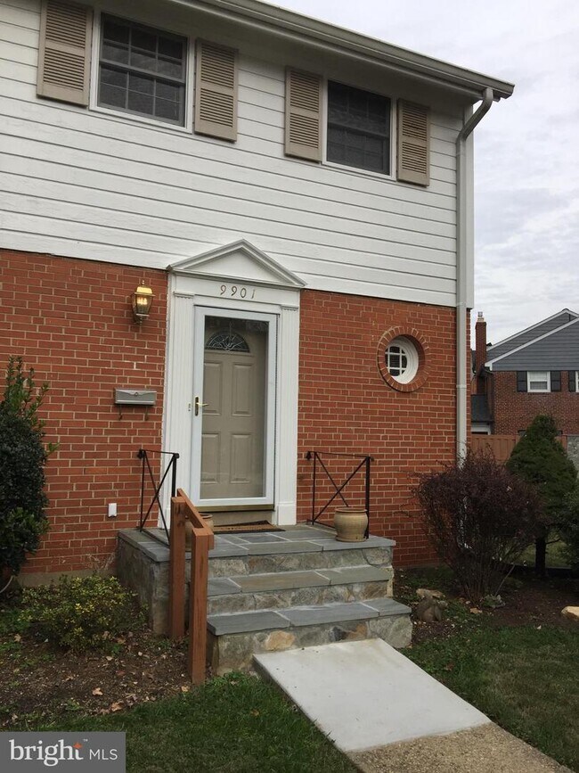 Foto del edificio - 9901 Fernwood Rd