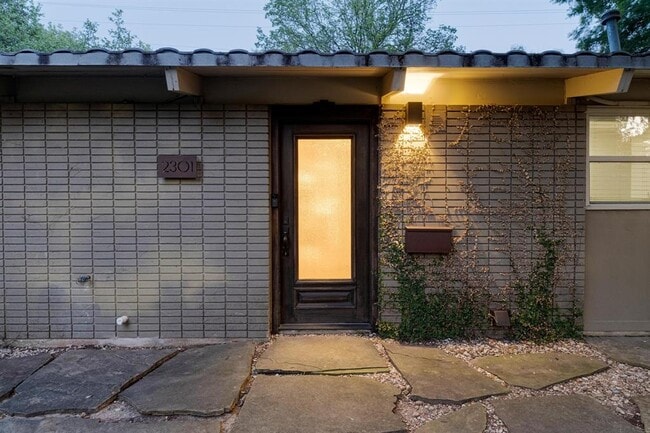 Building Photo - 2301 Westway Cir