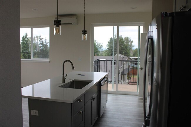 Building Photo - 2 bedroom 2 bathroom Brand  New Construction
