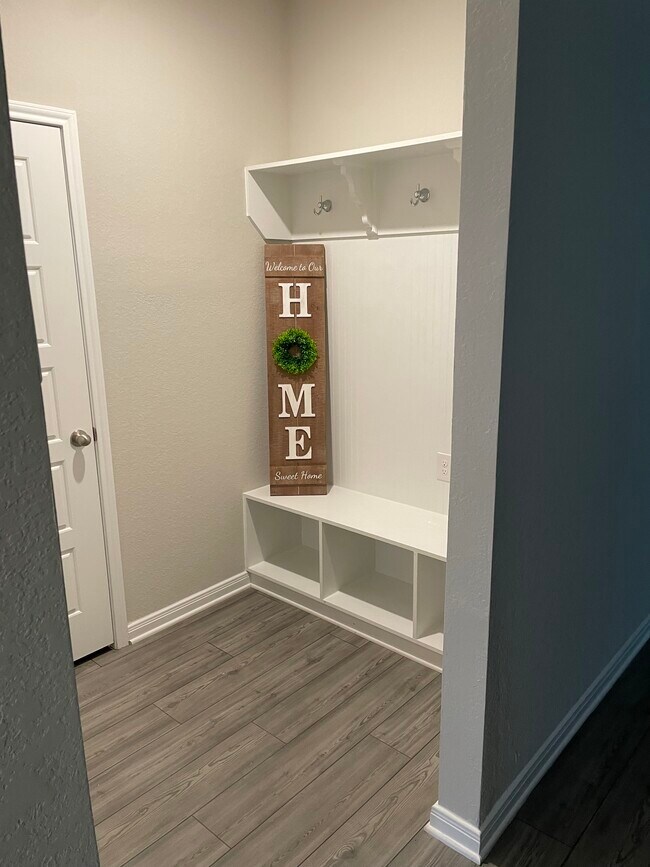 Foto del edificio - 3065 Charyn Way